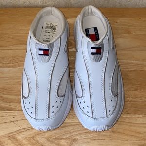 New unworn Tommy Hilfiger women’s sneakers size 7.5